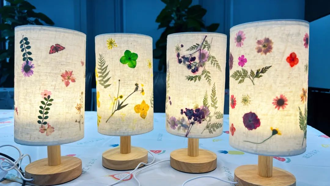 伟德国际victor1946集团开展 花灯艺语 点亮美好 压花台灯制作活动