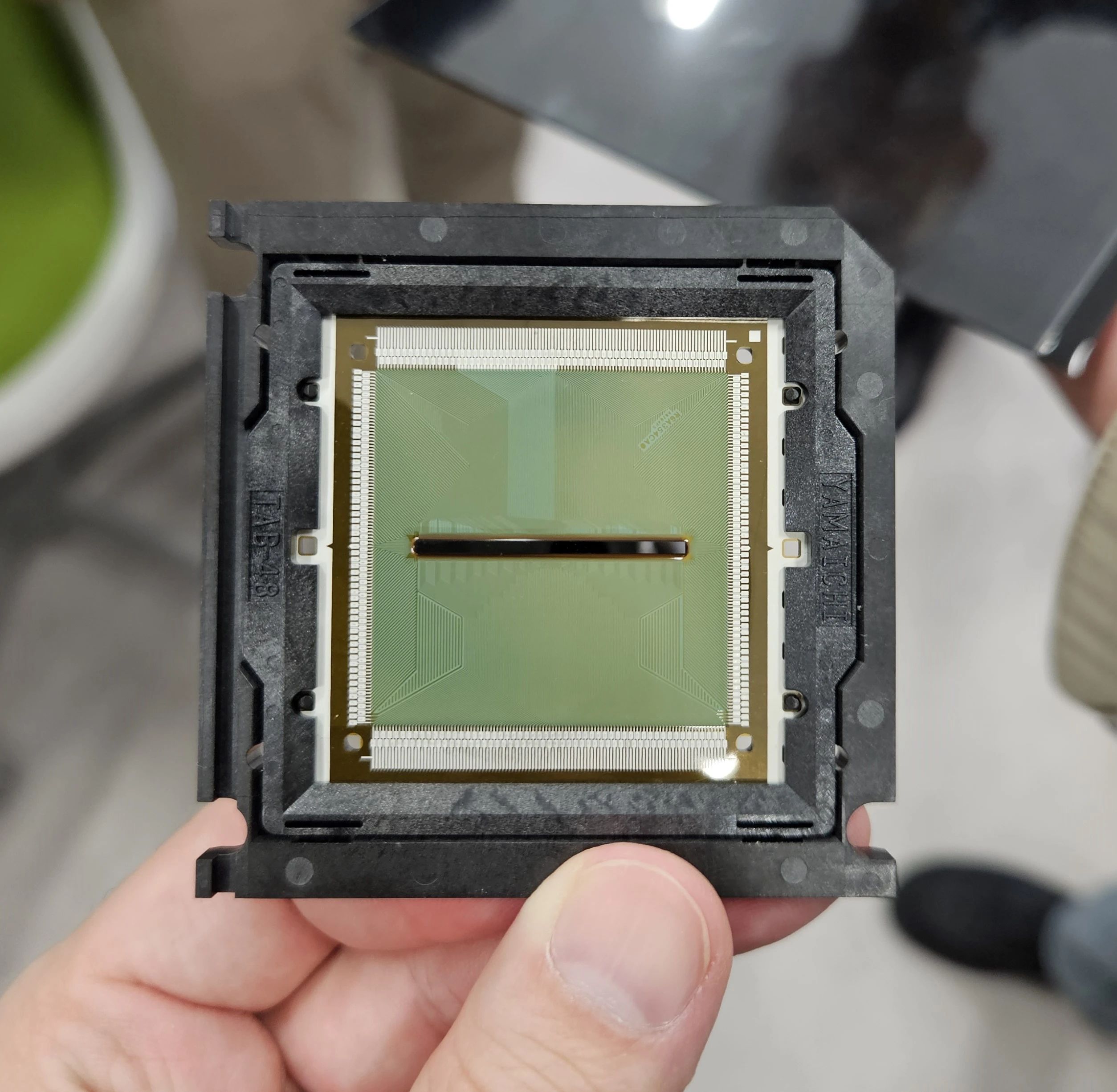 伟德国际victor1946：车载DDIC批量交付，开启收获第一步